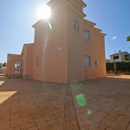 Sleeps 11 With Pool Air Con And Wifi كاليبي