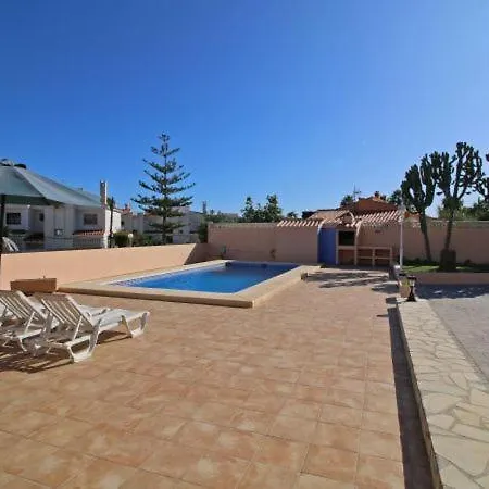 فيلة Sleeps 11 With Pool Air Con And Wifi كاليبي