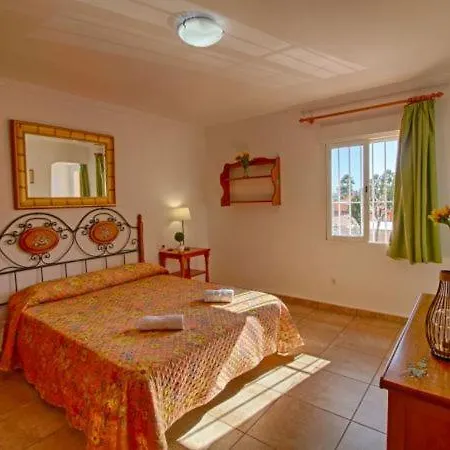 Sleeps 11 With Pool Air Con And Wifi
