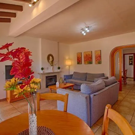 Sleeps 11 With Pool Air Con And Wifi فيلة كاليبي