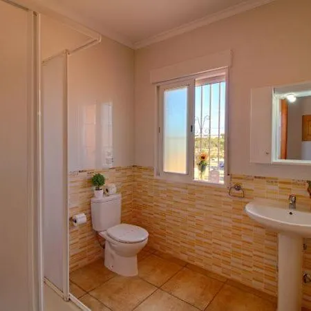 Sleeps 11 With Pool Air Con And Wifi فيلة *