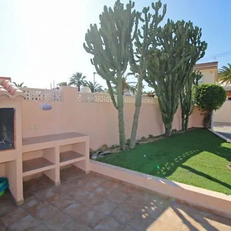 Sleeps 11 With Pool Air Con And Wifi كاليبي