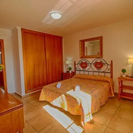 Sleeps 11 With Pool Air Con And Wifi فيلة *