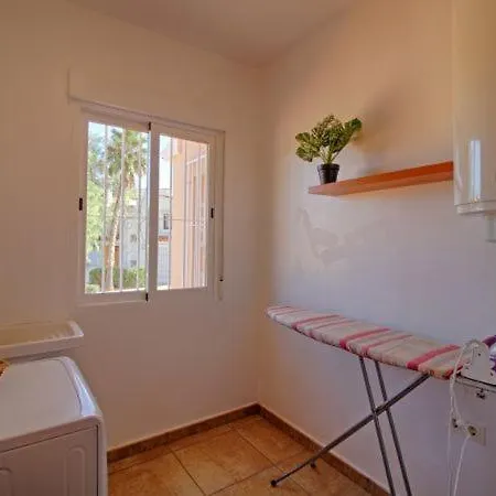 Sleeps 11 With Pool Air Con And Wifi فيلة كاليبي