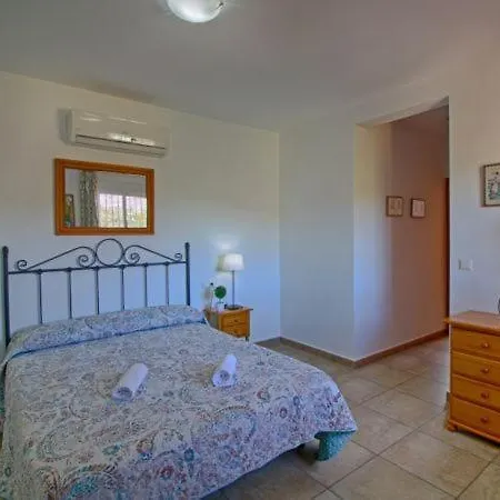 Sleeps 11 With Pool Air Con And Wifi كاليبي