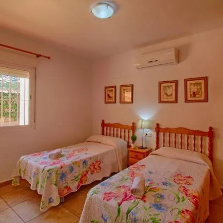 فيلة Sleeps 11 With Pool Air Con And Wifi